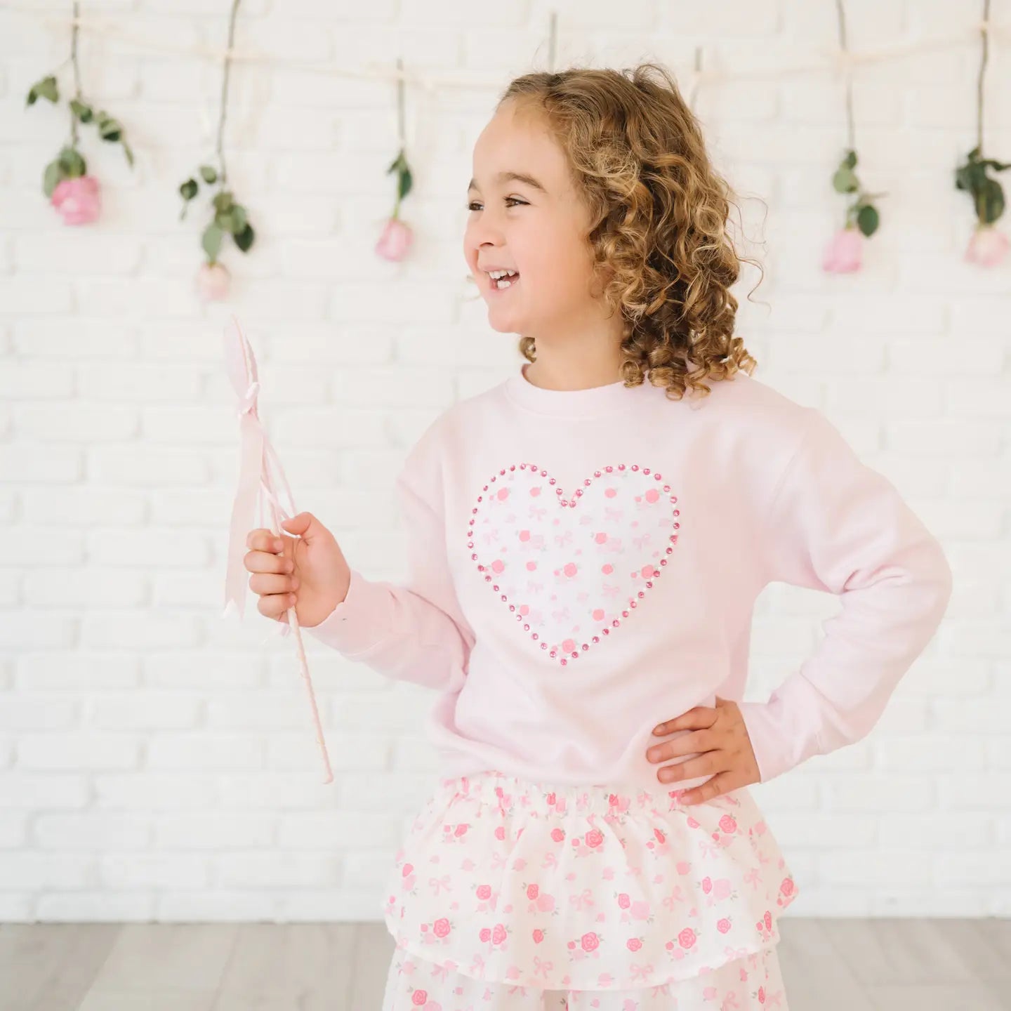 Scalloped Glitter Heart Wand
